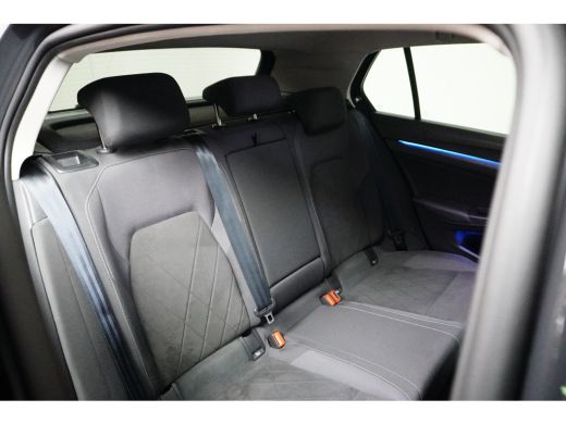 Volkswagen Golf VIII Lim. Style eHybrid | Achter uitrij camera |Stoelverwarming | Apple Carplay | Parkeersensoren | ActivLease financial lease