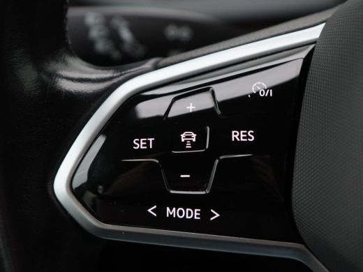 Volkswagen ID.3 First 58 kWh 204 Pk | Trekhaak Afneembaar | Adaptive Cruise | Virtual Cockpit | Stoelverwarming |... ActivLease financial lease