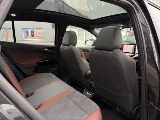 Volkswagen ID.4 First Max 77 kWh | Trekhaak | Panorama | IQ- Light | 360 Camera | ActivLease financial lease