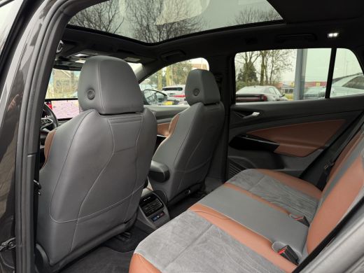 Volkswagen ID.4 First Max 77 kWh | Trekhaak | Panorama | IQ- Light | 360 Camera | ActivLease financial lease