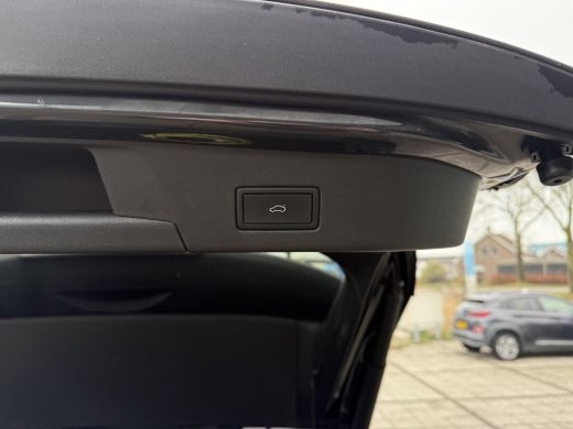 Volkswagen ID.4 First Max 77 kWh | Trekhaak | Panorama | IQ- Light | 360 Camera | ActivLease financial lease