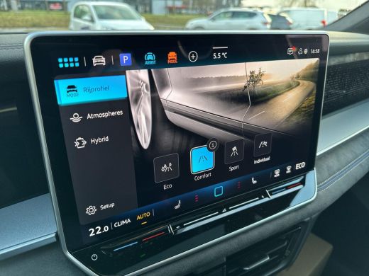 Volkswagen Tayron 1.5 eHybrid R-Line | Panorama dak | Trekhaak | ActivLease financial lease