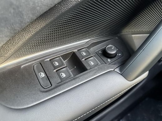 Volkswagen Tayron 1.5 eHybrid R-Line | Panorama dak | Trekhaak | ActivLease financial lease