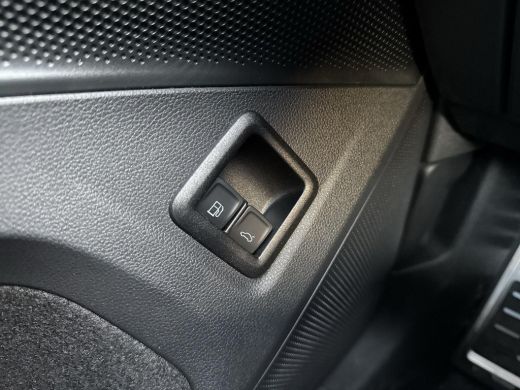 Volkswagen Tayron 1.5 eHybrid R-Line | Panorama dak | Trekhaak | ActivLease financial lease