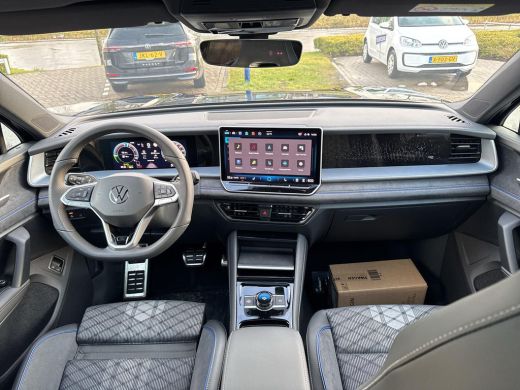 Volkswagen Tayron 1.5 eHybrid R-Line | Panorama dak | Trekhaak | ActivLease financial lease