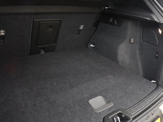 Volvo  XC40 1.5 T2 Business Pro | Trekhaak | Camera | Carplay | Adaptive cruise | Keyless | Full LED | Naviga... ActivLease financial lease