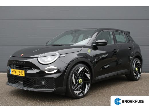 Abarth 600e Turismo 54 kWh | Origineel NL auto | Nieuwprijs &euro;45.000,- | Lage kilometerstand | BTW | Uniek |