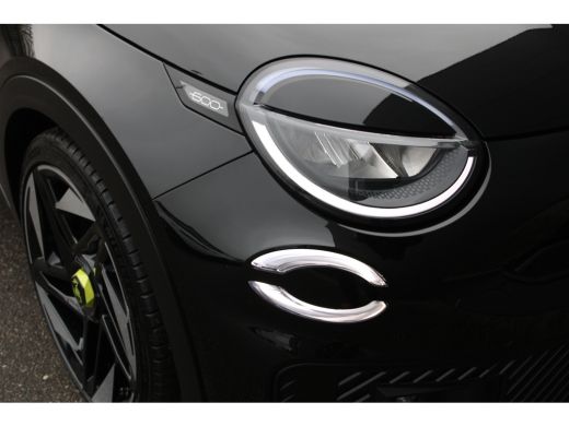 Abarth 600e Turismo 54 kWh | Origineel NL auto | Nieuwprijs &euro;45.000,- | Lage kilometerstand | BTW | Uniek | ActivLease financial lease