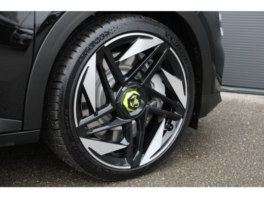 Abarth 600e Turismo 54 kWh | Origineel NL auto | Nieuwprijs &euro;45.000,- | Lage kilometerstand | BTW | Uniek | ActivLease financial lease