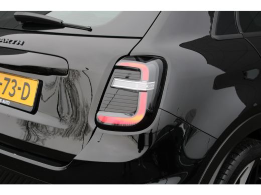 Abarth 600e Turismo 54 kWh | Origineel NL auto | Nieuwprijs &euro;45.000,- | Lage kilometerstand | BTW | Uniek | ActivLease financial lease