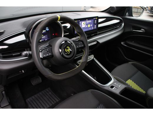 Abarth 600e Turismo 54 kWh | Origineel NL auto | Nieuwprijs &euro;45.000,- | Lage kilometerstand | BTW | Uniek | ActivLease financial lease