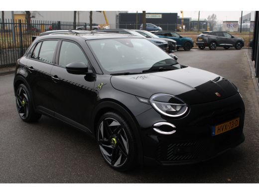 Abarth 600e Turismo 54 kWh | Origineel NL auto | Nieuwprijs &euro;45.000,- | Lage kilometerstand | BTW | Uniek | ActivLease financial lease
