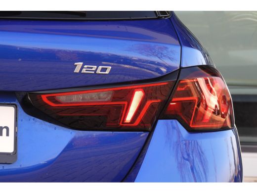 BMW 1 Serie 120 M Sport Automaat / Sportstoelen / Achteruitrijcamera / M Adaptief onderstel / Stoelverwarming ActivLease financial lease