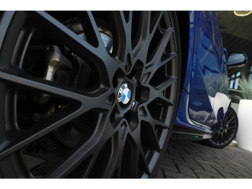 BMW 1 Serie 120 M Sport Automaat / Sportstoelen / Achteruitrijcamera / M Adaptief onderstel / Stoelverwarming ActivLease financial lease