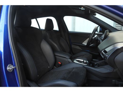 BMW 1 Serie 120 M Sport Automaat / Sportstoelen / Achteruitrijcamera / M Adaptief onderstel / Stoelverwarming ActivLease financial lease