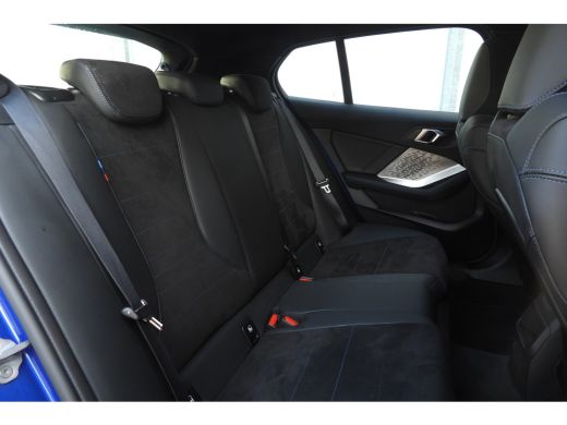 BMW 1 Serie 120 M Sport Automaat / Sportstoelen / Achteruitrijcamera / M Adaptief onderstel / Stoelverwarming ActivLease financial lease