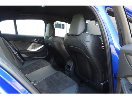 BMW 1 Serie 120 M Sport Automaat / Sportstoelen / Achteruitrijcamera / M Adaptief onderstel / Stoelverwarming ActivLease financial lease