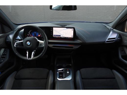 BMW 1 Serie 120 M Sport Automaat / Sportstoelen / Achteruitrijcamera / M Adaptief onderstel / Stoelverwarming ActivLease financial lease