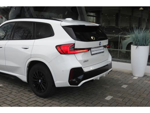BMW iX1 xDrive30 M Sport / Sportstoelen / Achteruitrijcamera / M Adaptief onderstel / Comfort Access / Ad... ActivLease financial lease