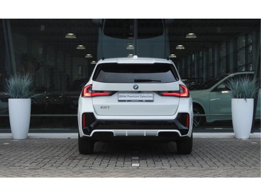 BMW iX1 xDrive30 M Sport / Sportstoelen / Achteruitrijcamera / M Adaptief onderstel / Comfort Access / Ad... ActivLease financial lease