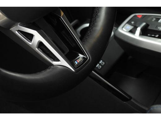 BMW iX1 xDrive30 M Sport / Sportstoelen / Achteruitrijcamera / M Adaptief onderstel / Comfort Access / Ad... ActivLease financial lease