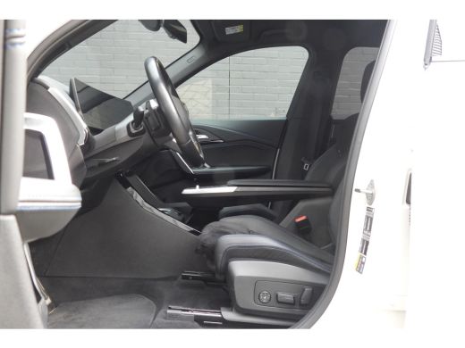 BMW iX1 xDrive30 M Sport / Sportstoelen / Achteruitrijcamera / M Adaptief onderstel / Comfort Access / Ad... ActivLease financial lease