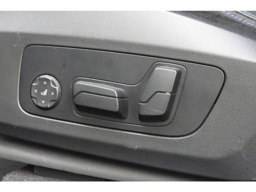 BMW iX1 xDrive30 M Sport / Sportstoelen / Achteruitrijcamera / M Adaptief onderstel / Comfort Access / Ad... ActivLease financial lease