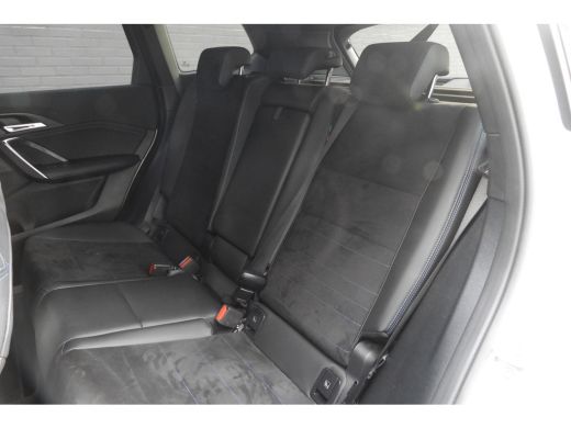 BMW iX1 xDrive30 M Sport / Sportstoelen / Achteruitrijcamera / M Adaptief onderstel / Comfort Access / Ad... ActivLease financial lease