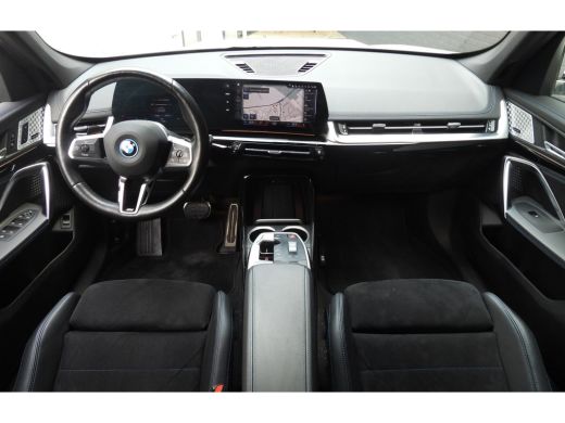 BMW iX1 xDrive30 M Sport / Sportstoelen / Achteruitrijcamera / M Adaptief onderstel / Comfort Access / Ad... ActivLease financial lease