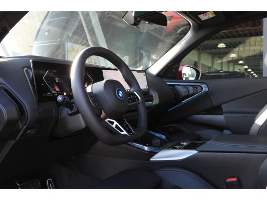 BMW X3 30e xDrive M Sport Automaat / Panoramadak / Trekhaak / Sportstoelen / Stoelventilatie / Stuurverw... ActivLease financial lease