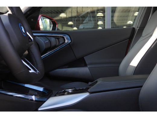 BMW X3 30e xDrive M Sport Automaat / Panoramadak / Trekhaak / Sportstoelen / Stoelventilatie / Stuurverw... ActivLease financial lease