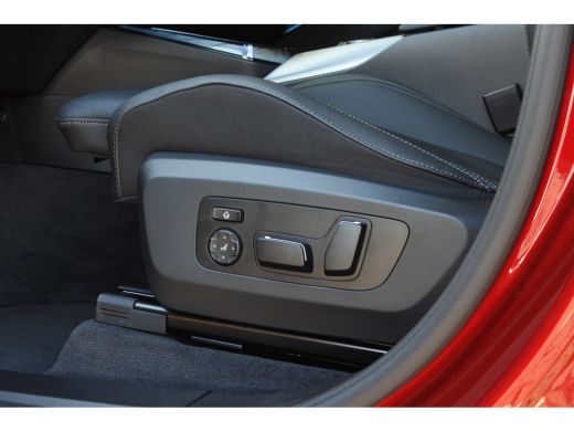 BMW X3 30e xDrive M Sport Automaat / Panoramadak / Trekhaak / Sportstoelen / Stoelventilatie / Stuurverw... ActivLease financial lease