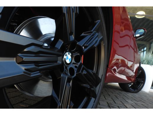 BMW X3 30e xDrive M Sport Automaat / Panoramadak / Trekhaak / Sportstoelen / Stoelventilatie / Stuurverw... ActivLease financial lease