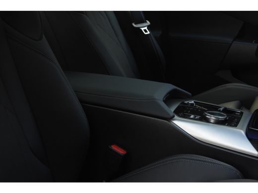 BMW X3 30e xDrive M Sport Automaat / Panoramadak / Trekhaak / Sportstoelen / Stoelventilatie / Stuurverw... ActivLease financial lease