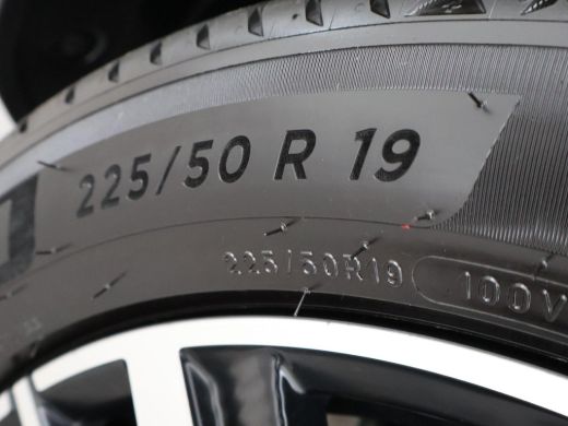 Peugeot 3008 1.6 HYbrid 225 PK PHEV ALLURE PACK + 19 INCH | ADAPTIVE CRUISE | CAMERA | NAVIGATIE | CARPLAY ActivLease financial lease