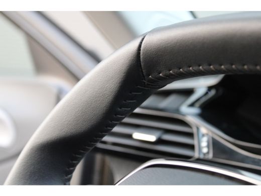 Peugeot 308 1.6 Plug-in Hybrid 180 Allure Avantage | Automaat | Navigatie | Camera | Trekhaak | 1.500kg Trekg... ActivLease financial lease