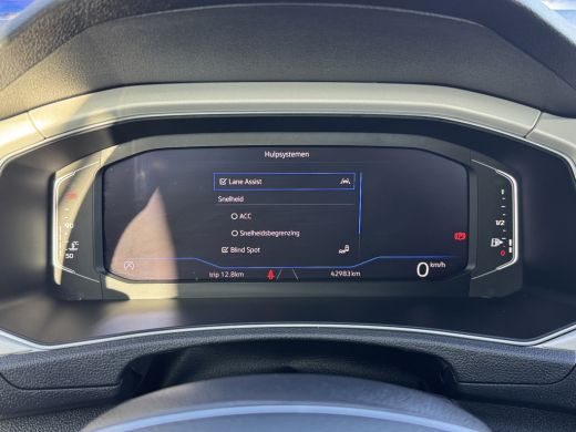 Volkswagen T-Roc 1.5 TSI 150PK SPORT TREKHAAK/NAVI/VIRTUAL ActivLease financial lease