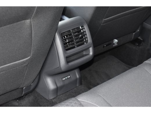 Volkswagen T-Roc Life First Edition Inclusief &euro;2000,- inruilvoordeel | 'App-Connect' draadloze smartphone integrat... ActivLease financial lease