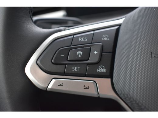 Volkswagen T-Roc Life First Edition Inclusief &euro;2000,- inruilvoordeel | 'App-Connect' draadloze smartphone integrat... ActivLease financial lease