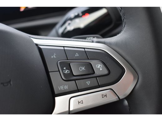 Volkswagen T-Roc Life First Edition Inclusief &euro;2000,- inruilvoordeel | 'App-Connect' draadloze smartphone integrat... ActivLease financial lease