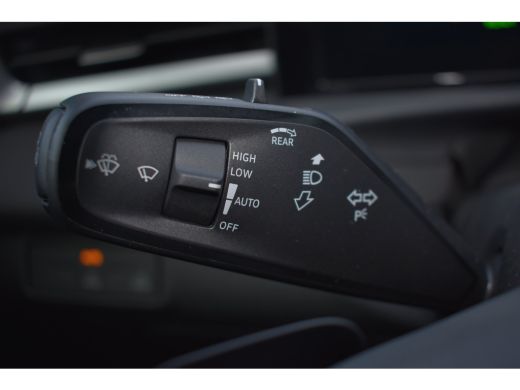 Volkswagen T-Roc Life First Edition Inclusief &euro;2000,- inruilvoordeel | 'App-Connect' draadloze smartphone integrat... ActivLease financial lease