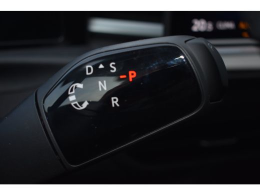 Volkswagen T-Roc Life First Edition Inclusief &euro;2000,- inruilvoordeel | 'App-Connect' draadloze smartphone integrat... ActivLease financial lease