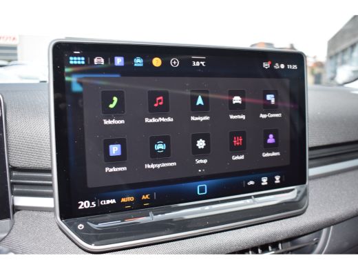 Volkswagen T-Roc Life First Edition Inclusief &euro;2000,- inruilvoordeel | 'App-Connect' draadloze smartphone integrat... ActivLease financial lease