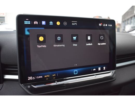 Volkswagen T-Roc Life First Edition Inclusief &euro;2000,- inruilvoordeel | 'App-Connect' draadloze smartphone integrat... ActivLease financial lease