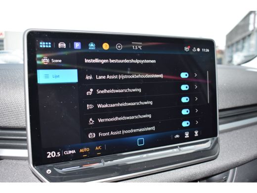 Volkswagen T-Roc Life First Edition Inclusief &euro;2000,- inruilvoordeel | 'App-Connect' draadloze smartphone integrat... ActivLease financial lease