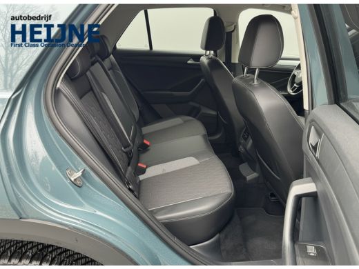 Volkswagen T-Roc TSI 115PK LIFE GOAL EDITION NAVI/CARPLAY/STOELVERWARMING FABRIEKS GARANTIE ActivLease financial lease