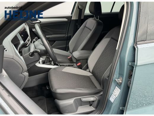 Volkswagen T-Roc TSI 115PK LIFE GOAL EDITION NAVI/CARPLAY/STOELVERWARMING FABRIEKS GARANTIE ActivLease financial lease