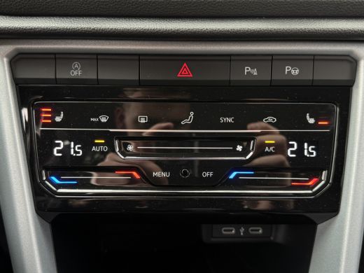 Volkswagen T-Roc TSI 115PK LIFE GOAL EDITION NAVI/CARPLAY/STOELVERWARMING FABRIEKS GARANTIE ActivLease financial lease