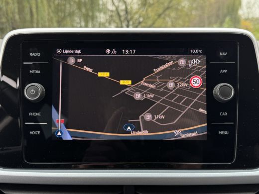 Volkswagen T-Roc TSI 115PK LIFE GOAL EDITION NAVI/CARPLAY/STOELVERWARMING FABRIEKS GARANTIE ActivLease financial lease