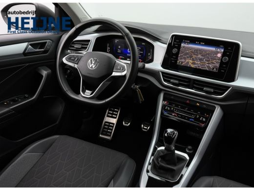 Volkswagen T-Roc TSI 115PK LIFE GOAL EDITION NAVI/CARPLAY/STOELVERWARMING FABRIEKS GARANTIE ActivLease financial lease